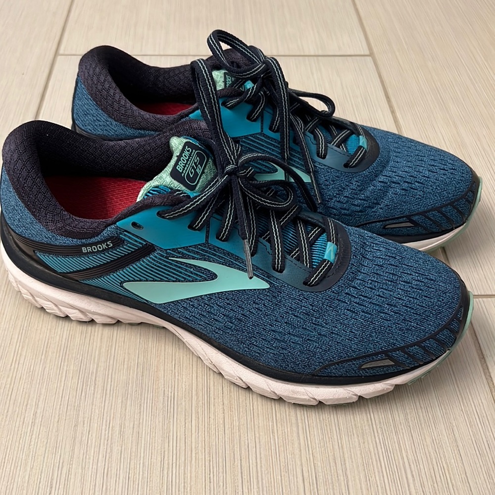 Brooks adrenaline GTS 19. Women’s size 9.5